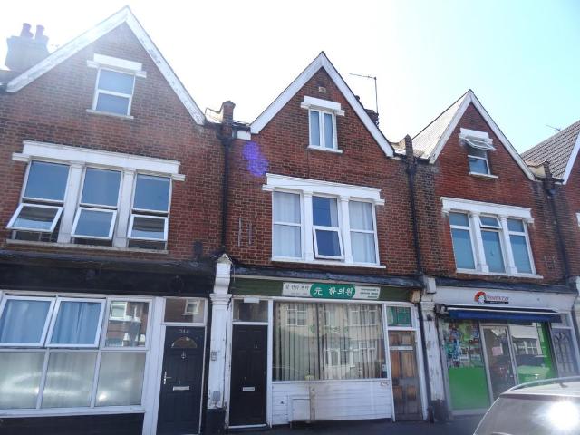 Flat for sale in New Malden, Greater London