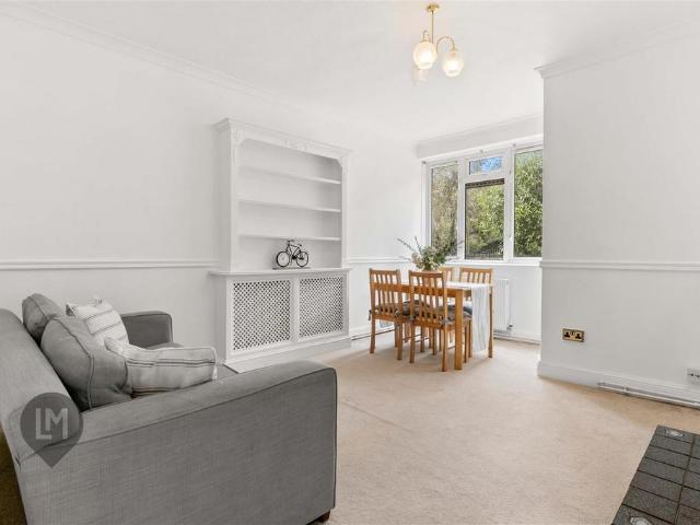 Flat for sale in Southfields, Greater London