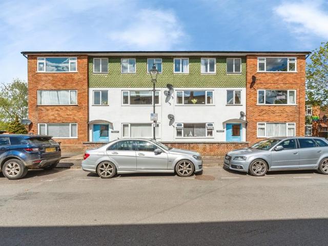 Flat for sale in Barton Stacey, Hampshire