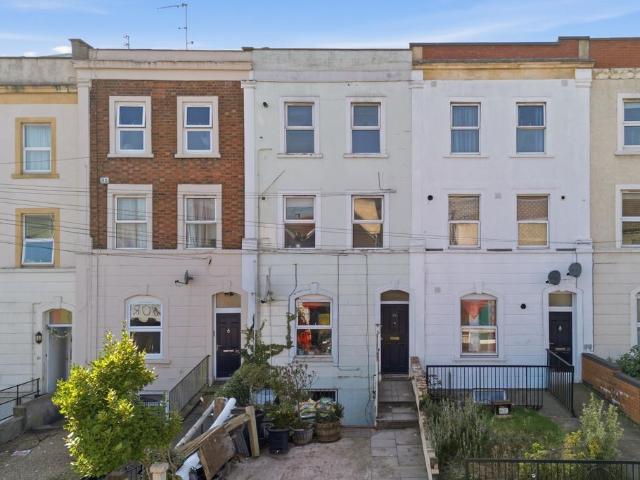 Flat for sale in Easton, Feckenham