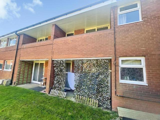 Flat for sale in Elmfield, Leicestershire