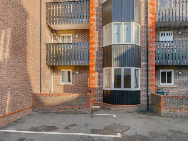 Flat for sale in Lewes, Iford
