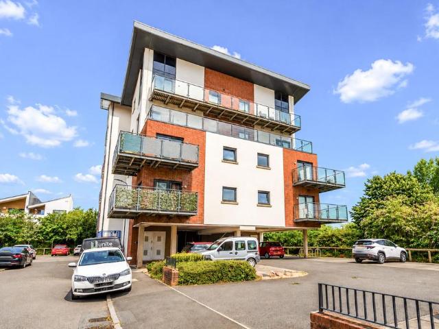 Flat for sale in Pillgwenlly, Wales