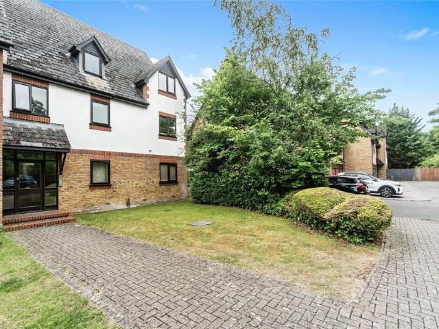 Flat for sale in Surrey