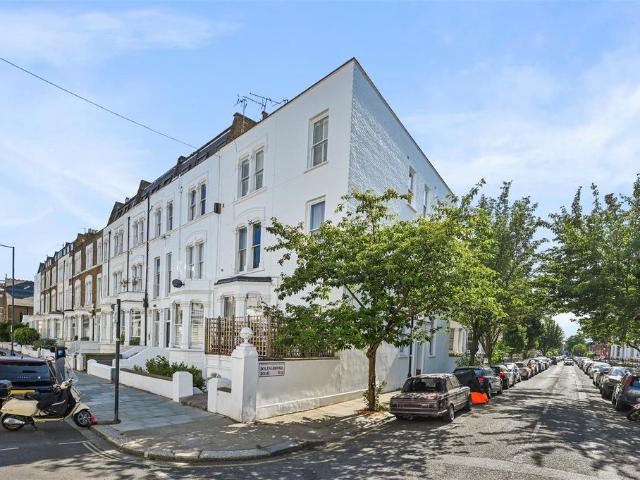 Flat for sale in Brook Green, Greater London