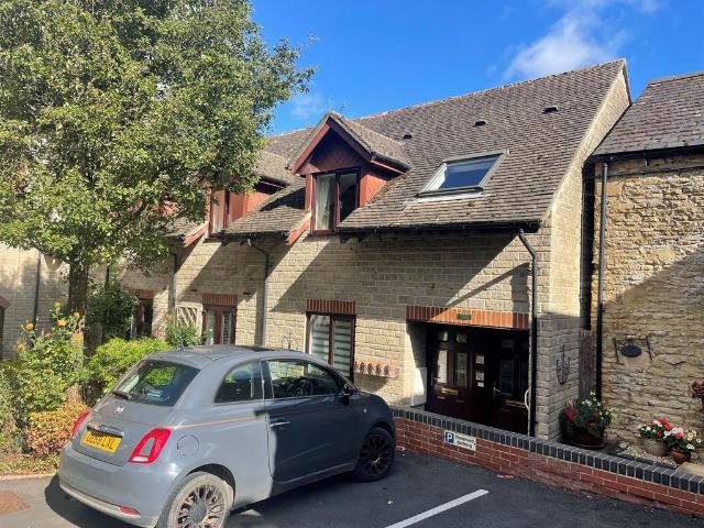 Flat for sale in Chipping Norton, Black Bourton