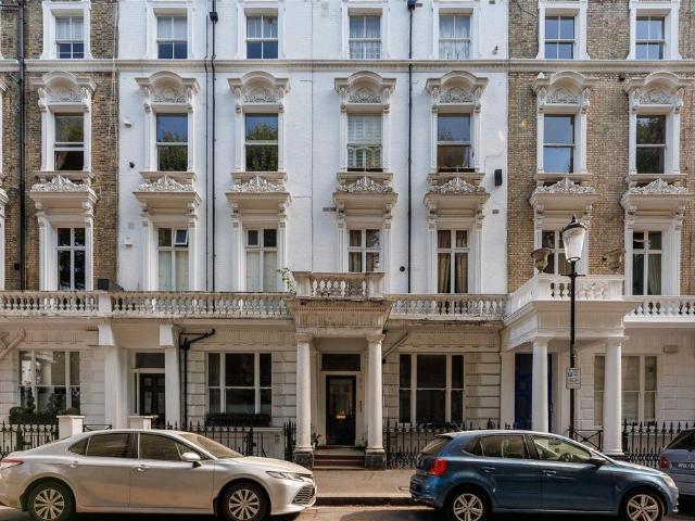 Flat for sale in Notting Hill, Greater London
