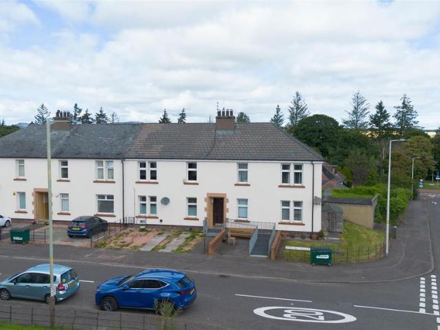 Flat for sale in Woodside, Scotland