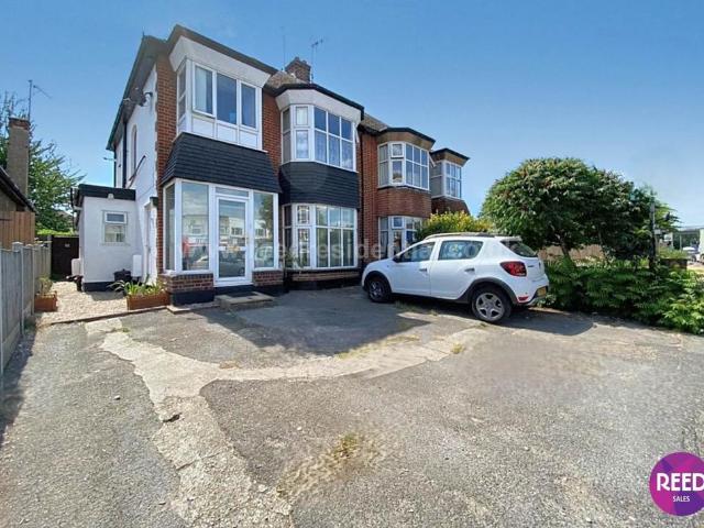 Flat for sale in Prittlewell, Alton Barnes