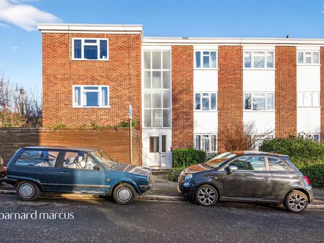 Flat for sale in Friern Barnet, Isle Of Man