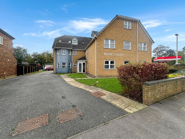 Flat for sale in Fobbing, Essex