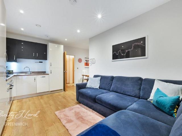 Flat for sale in Greenwich Peninsula, Greater London