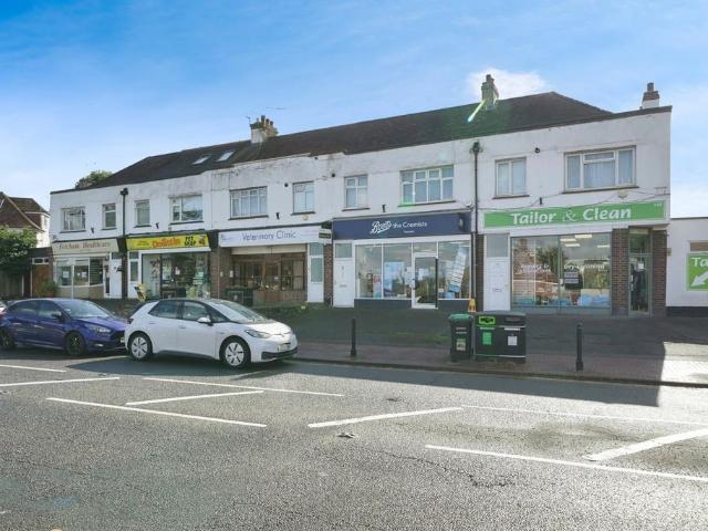 Flat for sale in Fetcham, Mole Valley