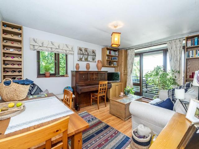 Flat for sale in Kilburn, Greater London