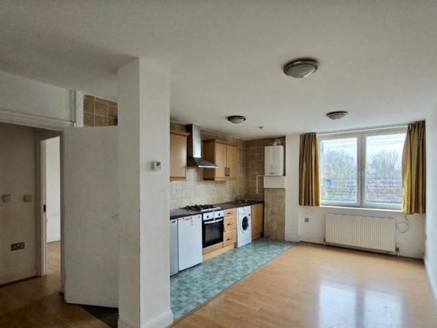 Flat for sale in Ratcliffe, Stepney