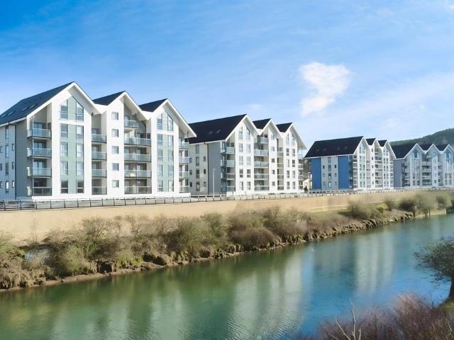 Flat for sale in Nangreaves, Wales