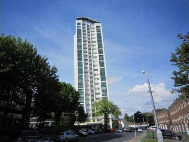 Flat for sale in Shooters Hill, Greater London