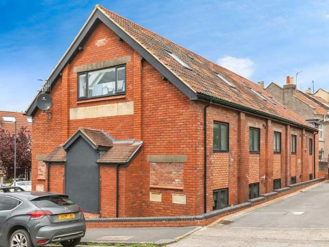 Flat for sale in Feckenham, City Of Bristol