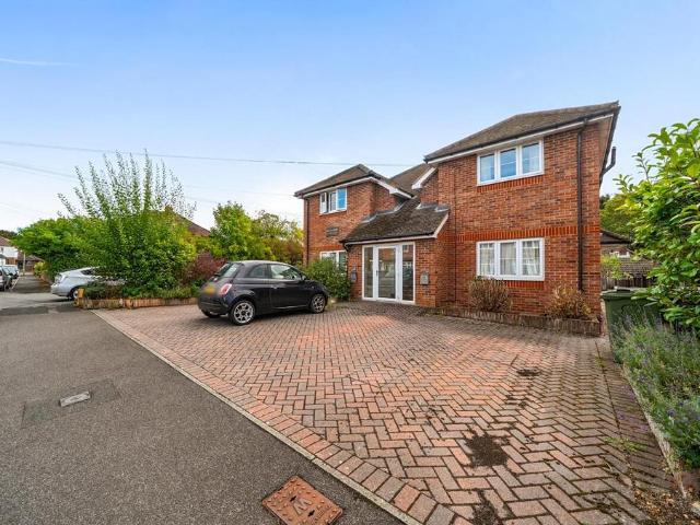 Flat for sale in Stoughton, Guildford
