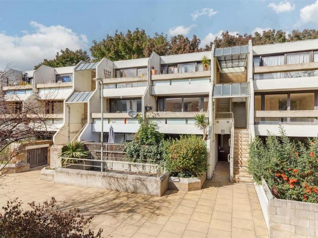 Flat for sale in Whittington Estate, Greater London