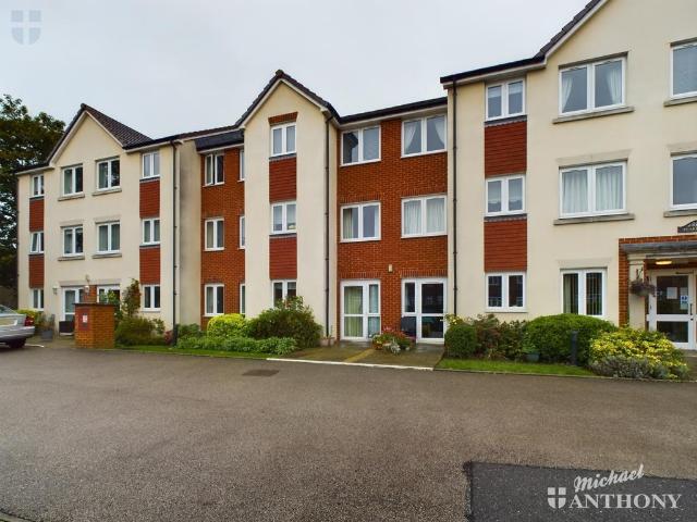 Flat for sale in Walton, Aylesbury