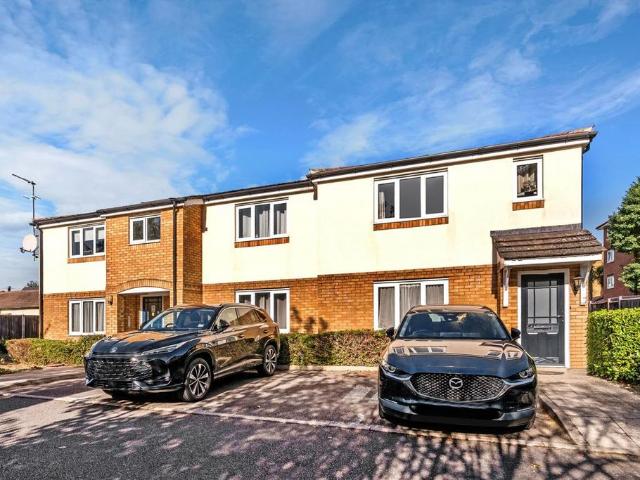 Flat for sale in London Borough of Harrow, Greater London