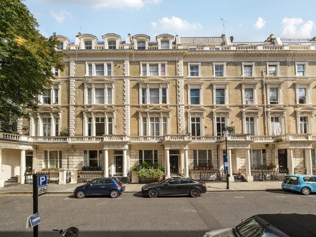 Flat for sale in Notting Hill, Greater London
