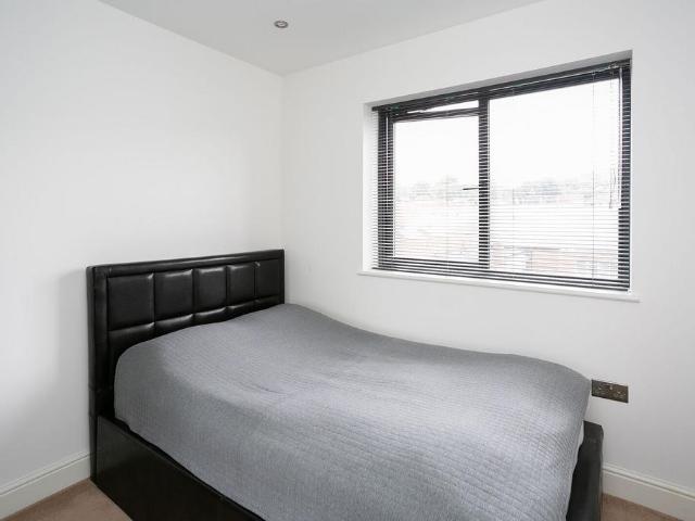 Flat for sale in The Image, Pouchen End