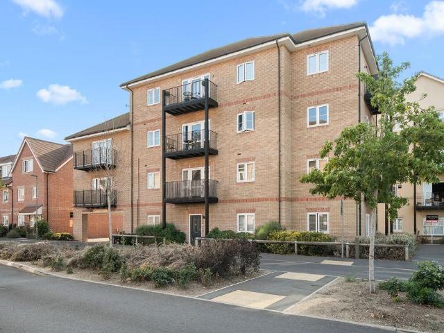Flat for sale in Blackhills, Surrey