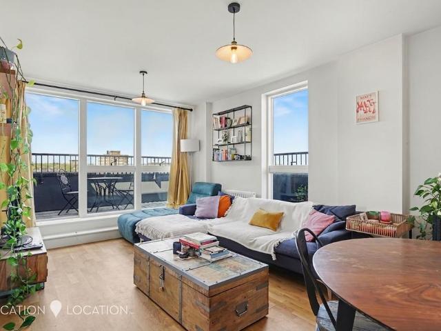 Flat for sale in Shacklewell, Greater London
