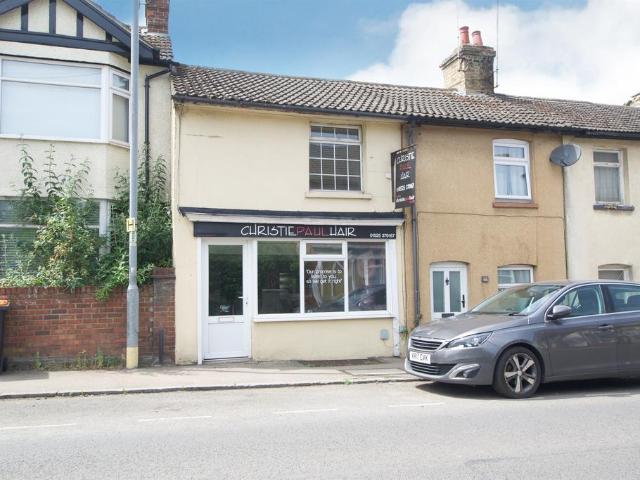 Flat for sale in Leighton-Linslade, Leighton Buzzard