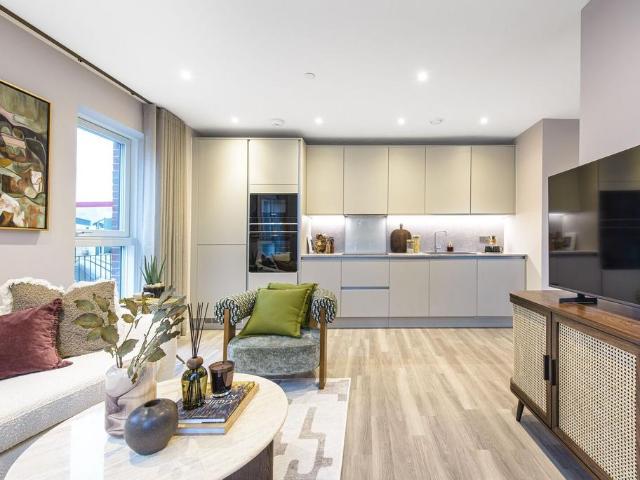Flat for sale in Colindale, Greater London