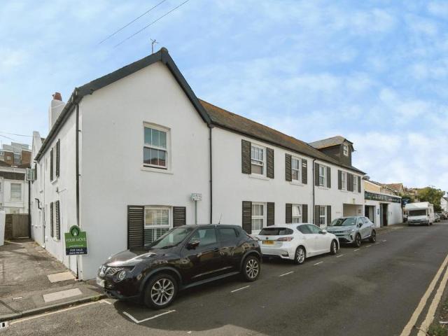 Flat for sale in Worthing, West Sussex