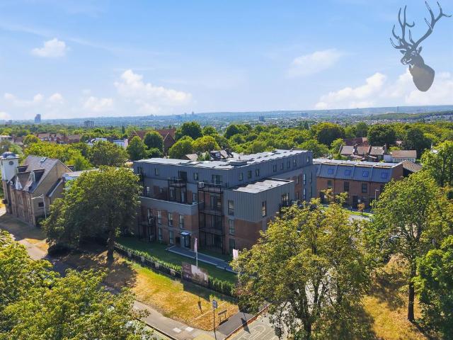 Flat for sale in Woodford Green, Greater London