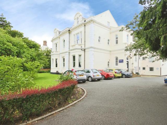 Flat for sale in Milverton, Green Close