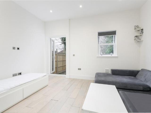 Flat for sale in West Norwood, Greater London