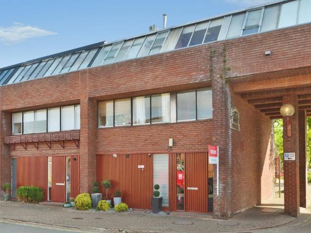Flat for sale in Calverton End, Milton Keynes