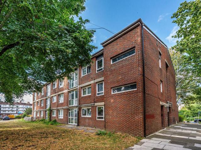 Flat for sale in East Greenwich, Greater London