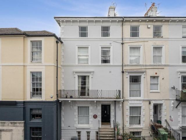 Flat for sale in Broadwater Down, Sandown Park