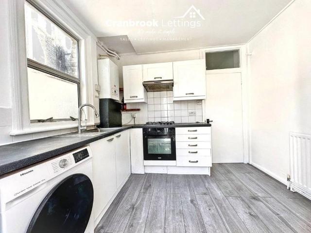 Flat for sale in St. George in the East, Greater London