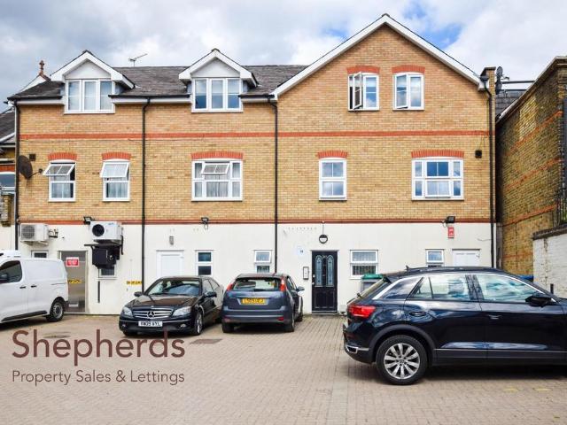 Flat for sale in Broxbourne, Hertfordshire