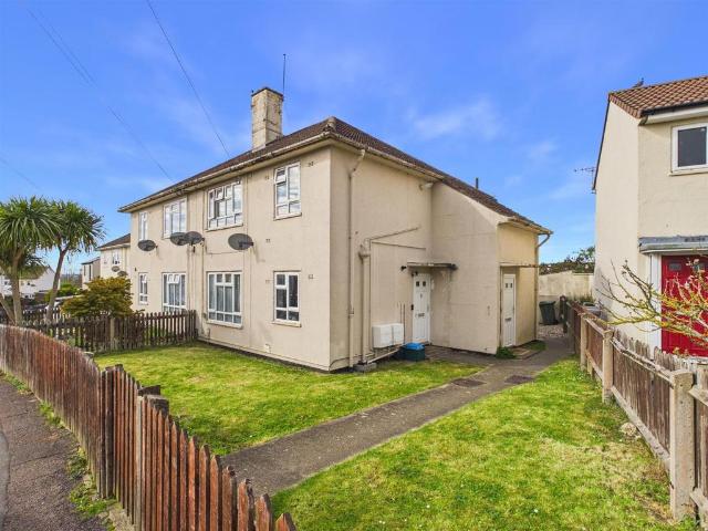 Flat for sale in Fox Elms, Gloucester