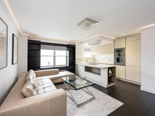 Flat for sale in Knightsbridge, Greater London