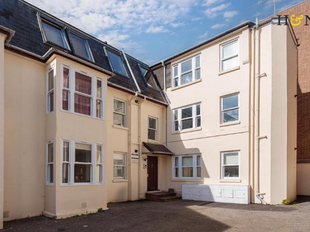 Flat for sale in Brunswick