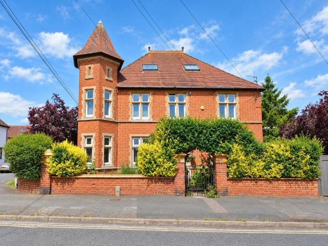 Flat for sale in Thame, South Oxfordshire