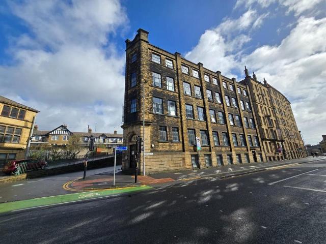 Flat for sale in West Yorkshire