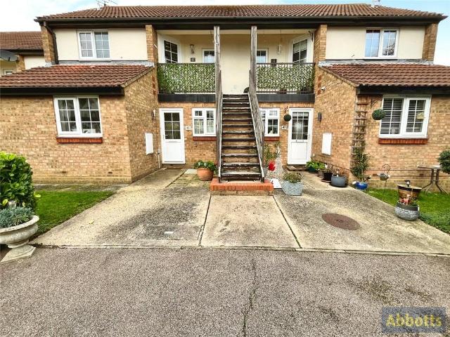 Flat for sale in Barling, Essex