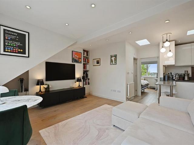 Flat for sale in Brook Green, Greater London