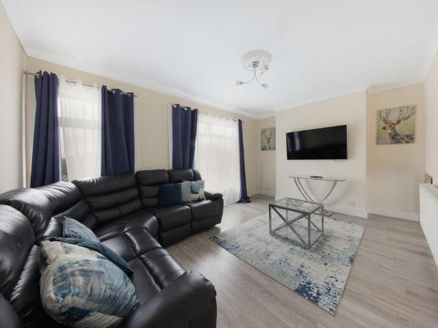 Flat for sale in London Borough of Croydon, Selhurst