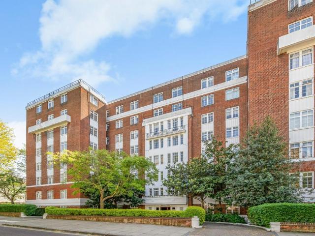 Flat for sale in St. John's Wood, Greater London